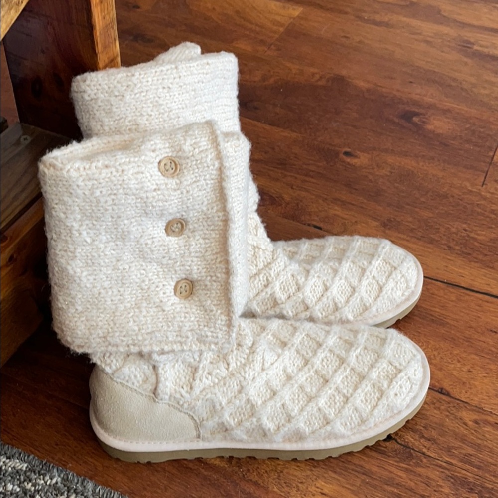 Cozy Ugg Boots Size 8
